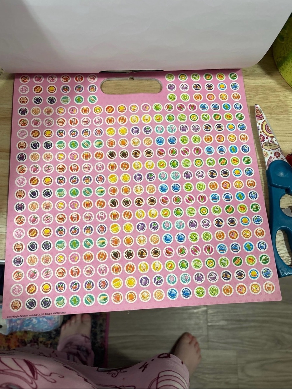 Createilogy Sweet Shop Sticker book 700+ scented stickers - Picture 3 of 12